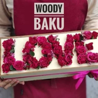 Red roses valentines gift box