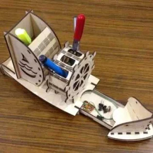 Organizer ship pen holder table