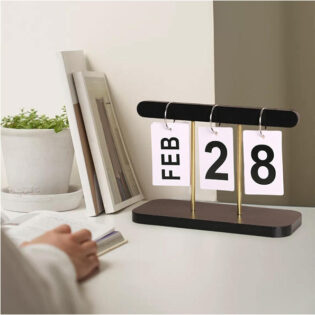 Desk calendar