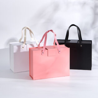 Foldable luxury gift packaging