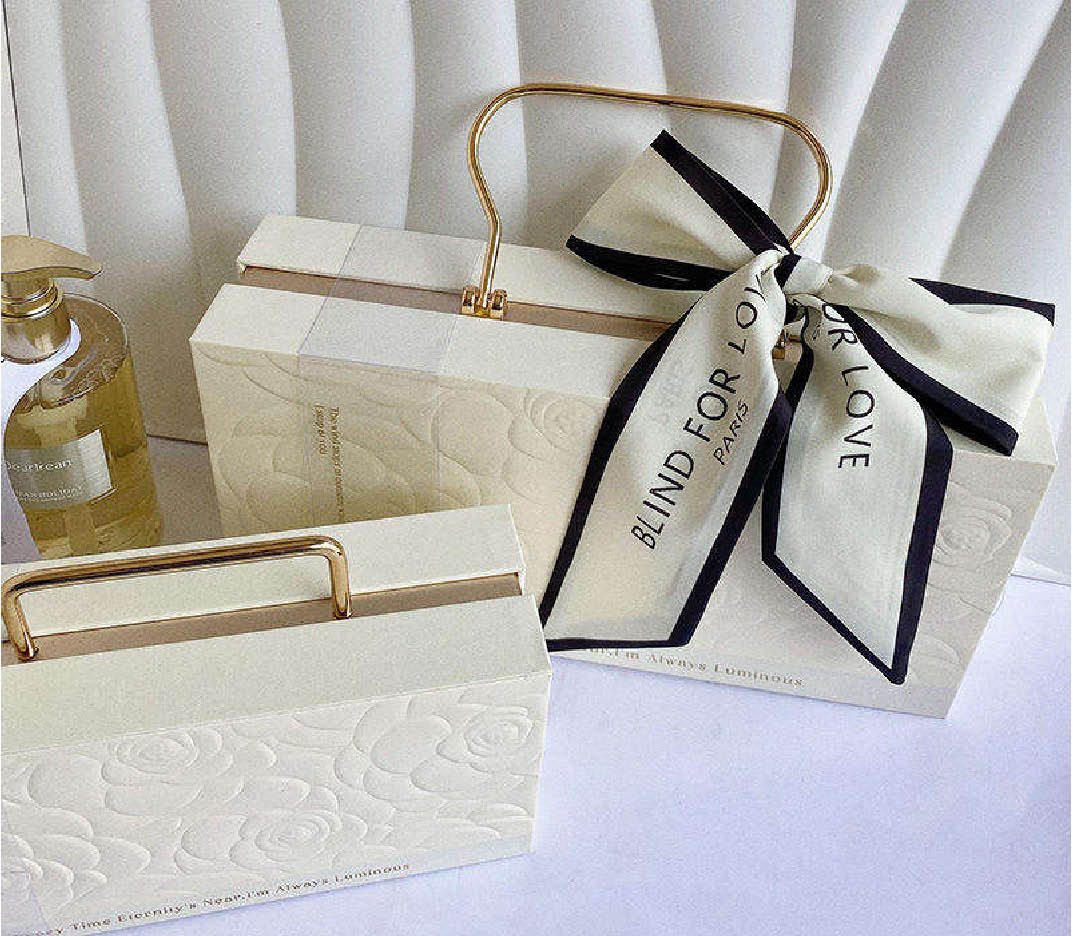 Gift Packing Box in Gurgaon Gift Packing Box in Gurgaon by Gurgaon Graphics for Corporate Gifts, Hampers and Premium Packaging