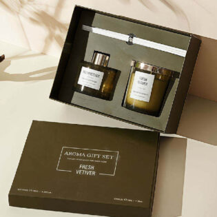 Luxury scented candle gift set with soy wax candle and premium gift box for festive and corporate gifting