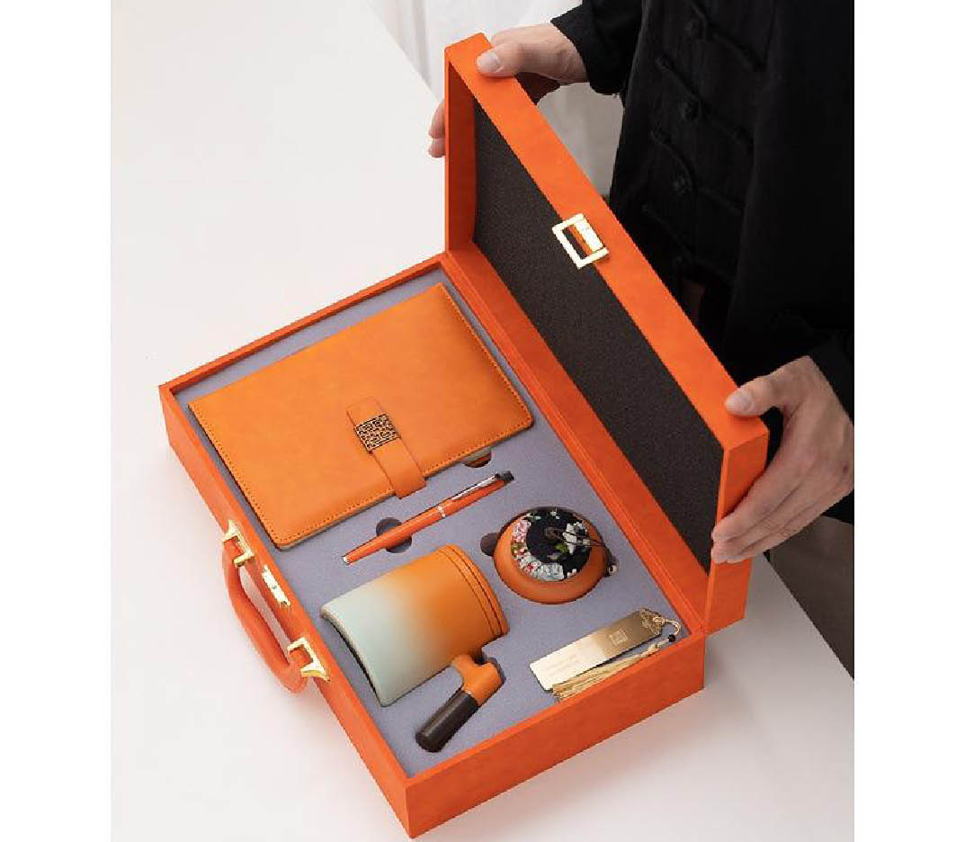 Corporate Gift Hampers premium gift box set with notebook mug pen and accessories
